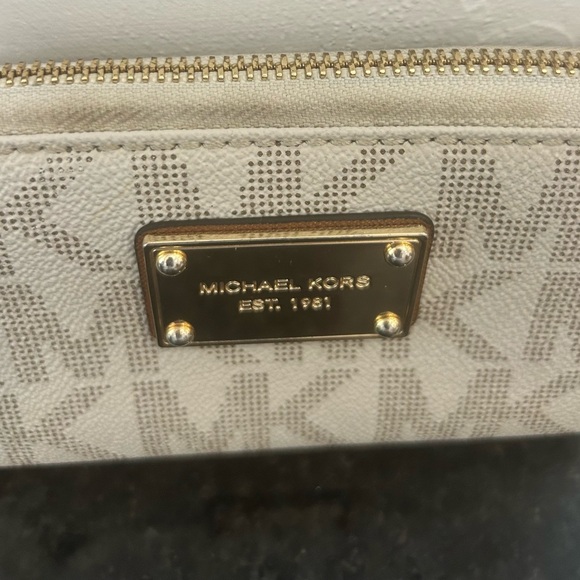 Michael Kors Cream Signature Wristlet Wallet - Picture 6 of 9